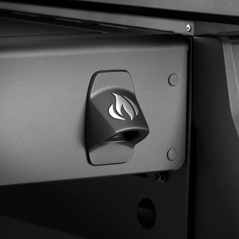 Napoleon Rogue® PRO Phantom 30 Plancha – 4 Burner Gas Griddle with Stainless Steel Cooktop