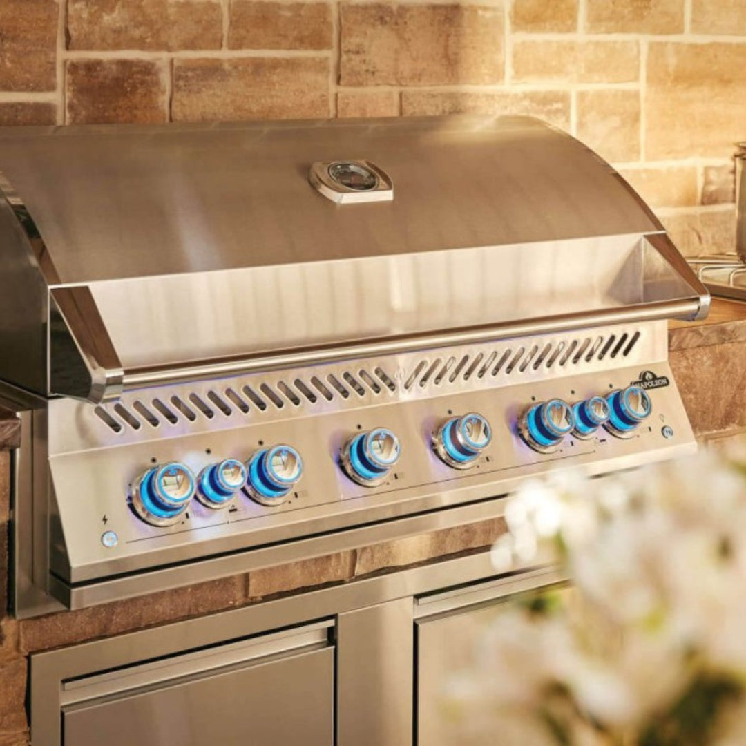 Napoleon 700 Series 44in Built-In Grill + FREE cover